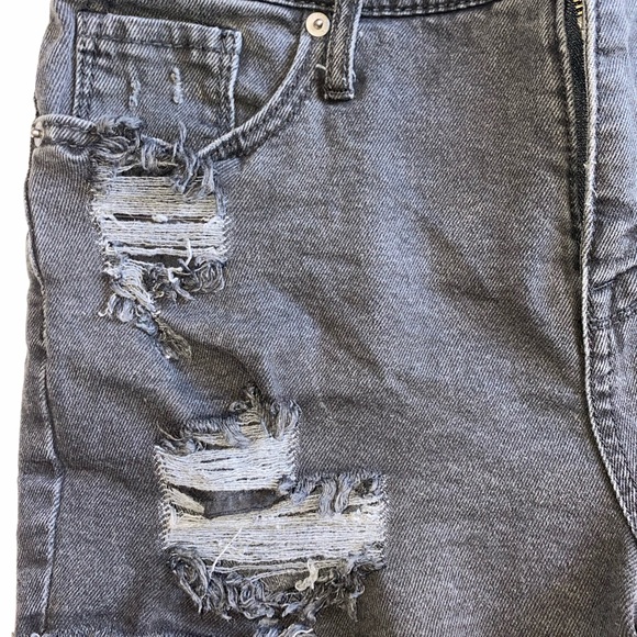 Mossimo Supply Co. High Rise Short Size 12/31 - Picture 5 of 7